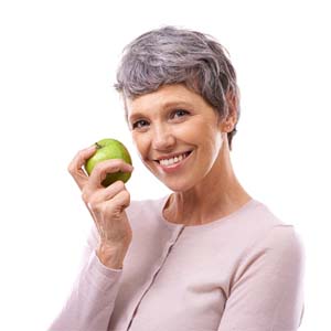 woman holding a green apple