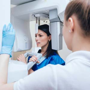 using a CBCT scanner for dental implants in Los Angeles